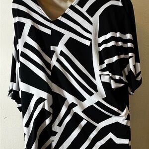CLARA SUNWOO Chic Black and White Abstract Geometric Short Sleeve Top Sz L LN
